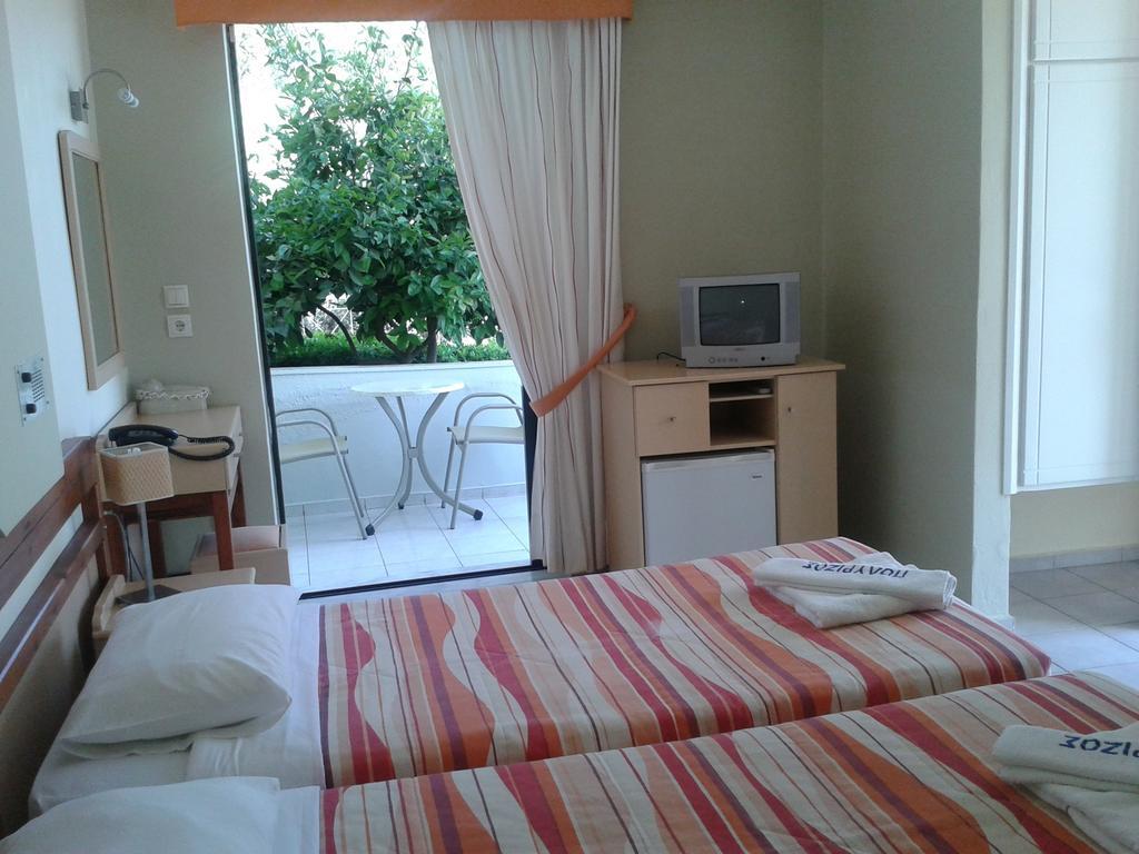 Polyrizos Hotel Rodakino Pokoj fotografie