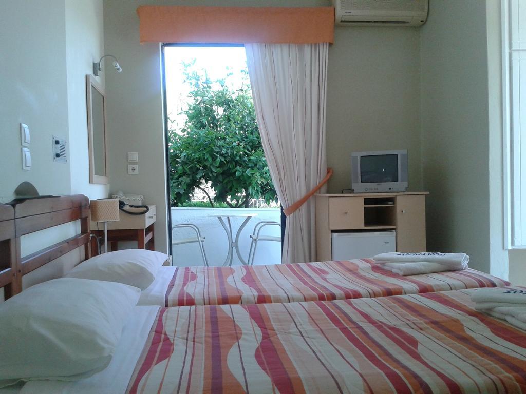 Polyrizos Hotel Rodakino Pokoj fotografie